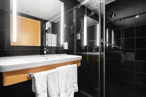 Habitación Doble Estándar - 1 o 2 camas del hotel Eurostars Blue Coruña. Foto 4