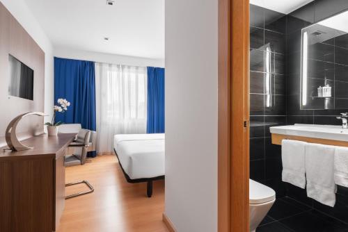 Habitación Doble Estándar - 1 o 2 camas del hotel Eurostars Blue Coruña. Foto 5