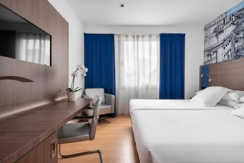 Habitación Doble Estándar - 1 o 2 camas del hotel Eurostars Blue Coruña. Foto 13