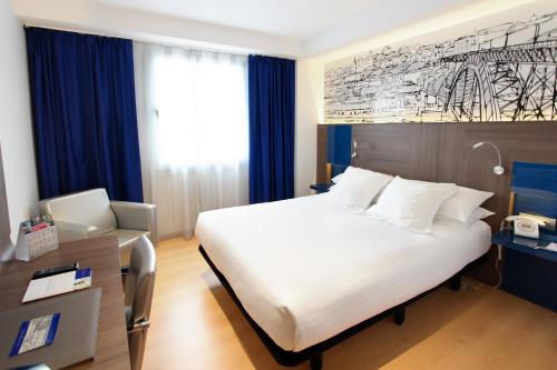 Habitación Doble Estándar - 1 o 2 camas del hotel Eurostars Blue Coruña. Foto 16