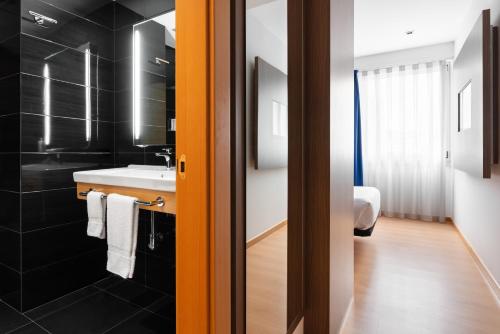Habitación Individual del hotel Eurostars Blue Coruña. Foto 2