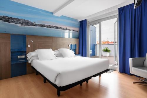 Suite Junior con terraza del hotel Eurostars Blue Coruña. Foto 1