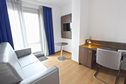 Suite Junior con terraza del hotel Eurostars Blue Coruña. Foto 4
