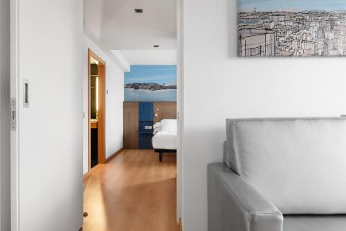 Suite Junior con terraza del hotel Eurostars Blue Coruña. Foto 6