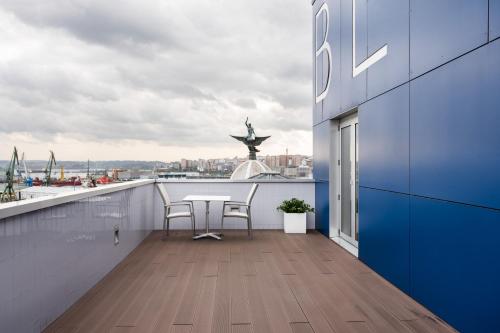 Suite Junior con terraza del hotel Eurostars Blue Coruña. Foto 7