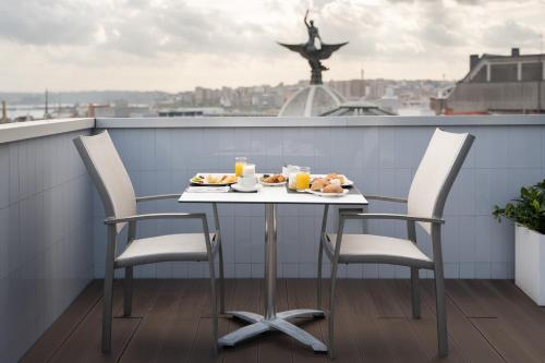 Suite Junior con terraza del hotel Eurostars Blue Coruña. Foto 9