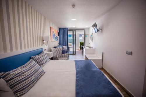 Habitación Doble Superior con terraza del hotel IG Nachosol Atlantic and Yaizasol by Servatur. Foto 2