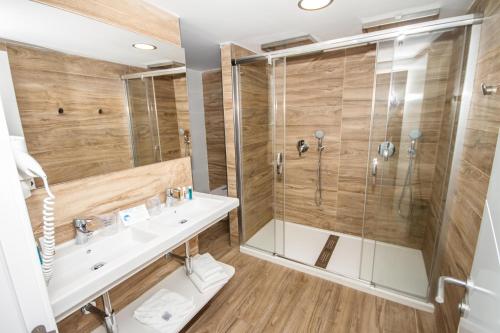 Suite Superior con jacuzzi y balcón con vistas al mar del hotel IG Nachosol Atlantic and Yaizasol by Servatur. Foto 6