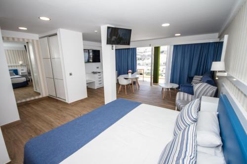 Suite Superior con jacuzzi y balcón con vistas al mar del hotel IG Nachosol Atlantic and Yaizasol by Servatur