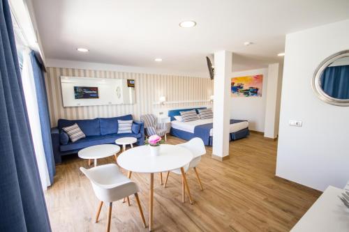 Suite Superior con jacuzzi y balcón con vistas al mar del hotel IG Nachosol Atlantic and Yaizasol by Servatur. Foto 1