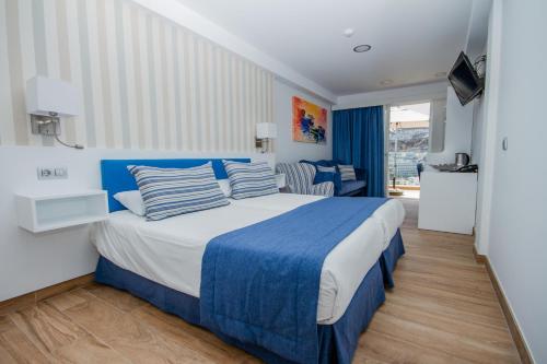 Habitación doble Vista Parcial Mar Balcón o Terraza Superior Vista ciudad Planta Alta 2 Camas individuales kitchenette del hotel IG Nachosol Atlantic and Yaizasol by Servatur. Foto 1