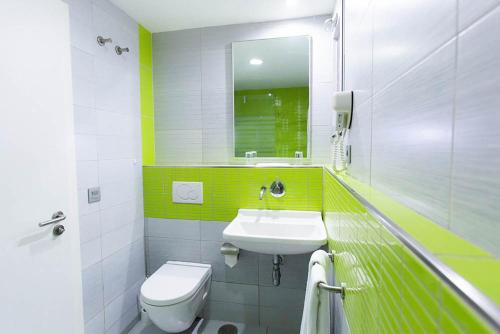Apartamento Clásico de 1 dormitorio con balcón y vistas al mar del hotel Servatur Riosol. Foto 6