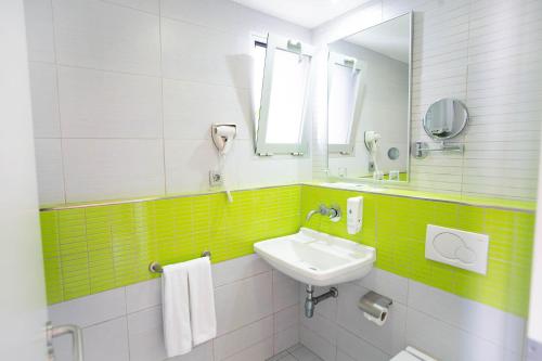 Apartamento Clásico de 1 dormitorio con balcón, vistas al mar y aire acondicionado del hotel Servatur Riosol. Foto 6