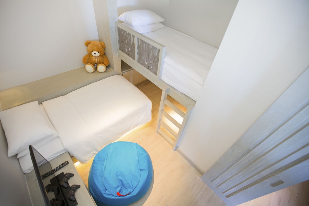 Familiar del hotel Pullman Phuket Arcadia Naithon Beach. Foto 3