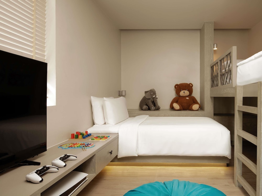 Familiar del hotel Pullman Phuket Arcadia Naithon Beach. Foto 5