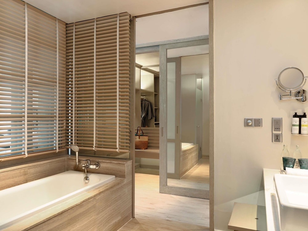 Familiar del hotel Pullman Phuket Arcadia Naithon Beach. Foto 7