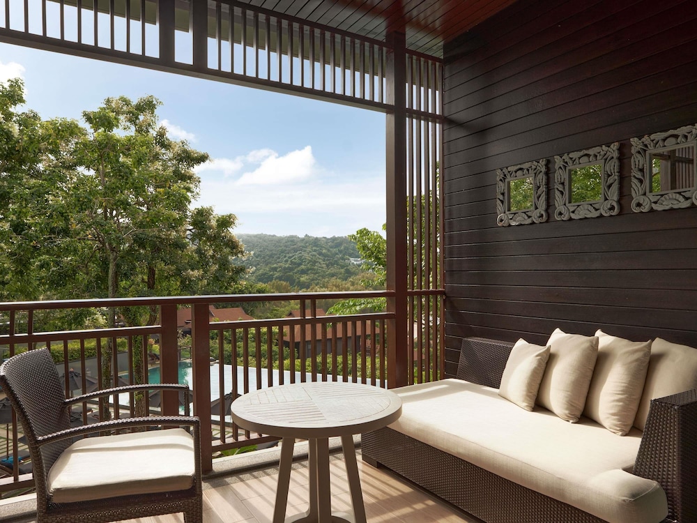 Familiar del hotel Pullman Phuket Arcadia Naithon Beach. Foto 8