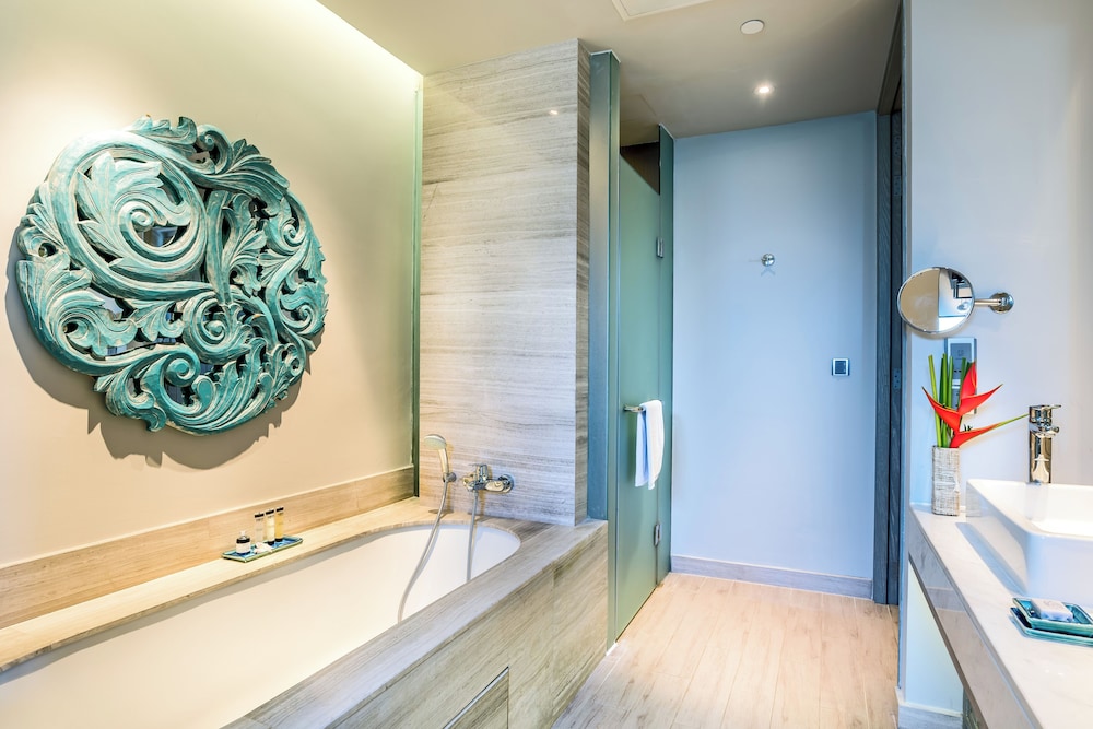 Familiar del hotel Pullman Phuket Arcadia Naithon Beach. Foto 10