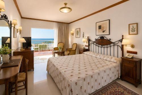 Habitación Triple con vistas al mar del hotel San Agustin Beach Club. Foto 3