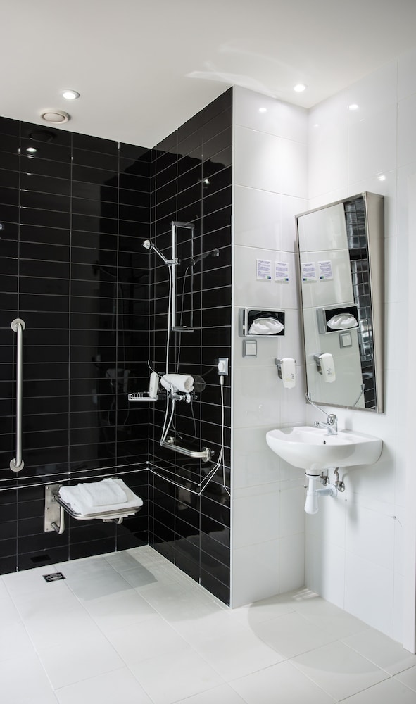 Habitación estándar, 1 cama doble, accesible para personas con discapacidad del hotel Holiday Inn Express Lisbon Avenida Liberdade. Foto 4