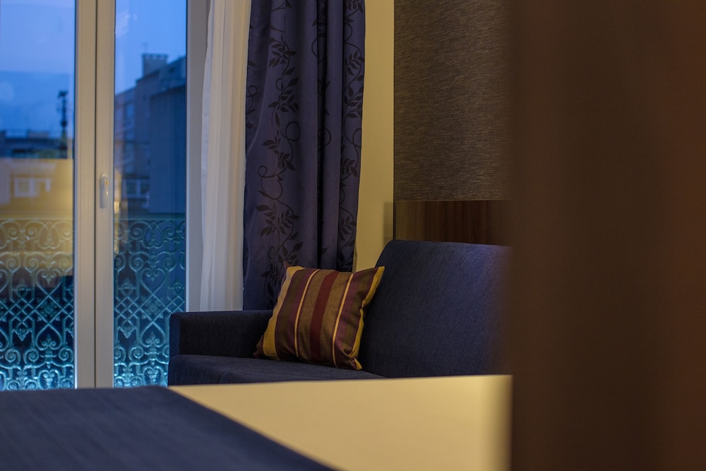 Habitación estándar, 1 cama doble con sofá cama del hotel Holiday Inn Express Lisbon Avenida Liberdade. Foto 1