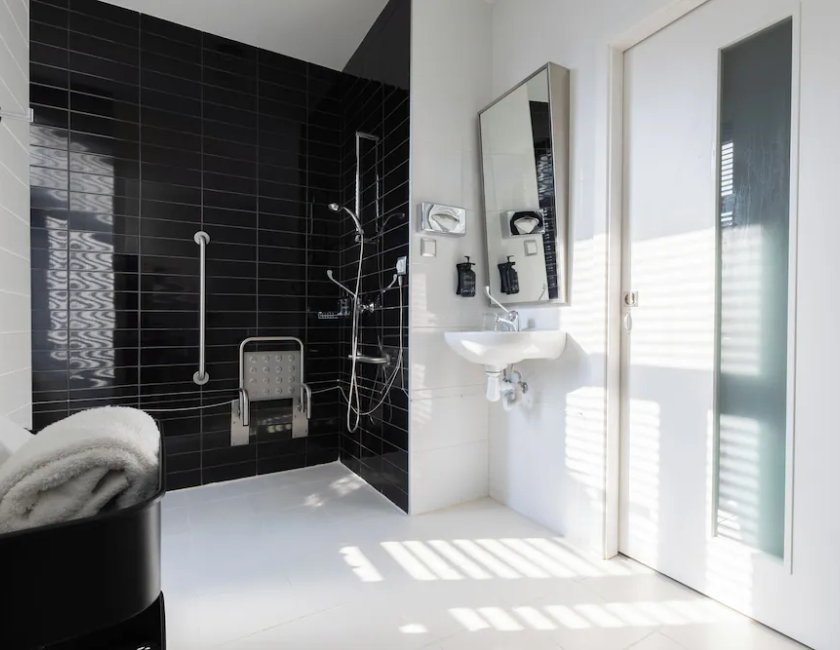 Habitación estándar, 1 cama doble, accesible para personas con discapacidad del hotel Holiday Inn Express Lisbon Avenida Liberdade. Foto 7