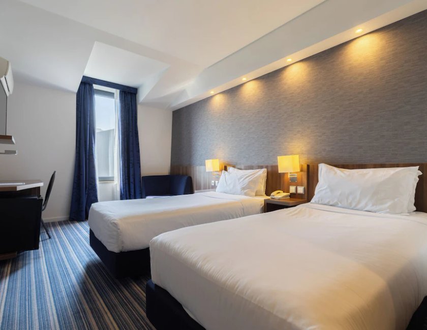 Habitación estándar, 2 camas individuales del hotel Holiday Inn Express Lisbon Avenida Liberdade. Foto 13