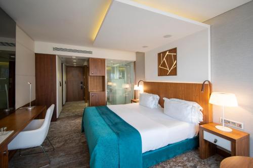 Habitación Doble Deluxe del hotel Epic Sana Lisboa. Foto 1