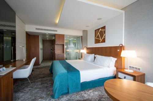 Habitación Doble Deluxe del hotel Epic Sana Lisboa. Foto 3
