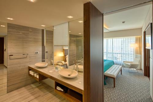 Suite Deluxe del hotel Epic Sana Lisboa. Foto 1