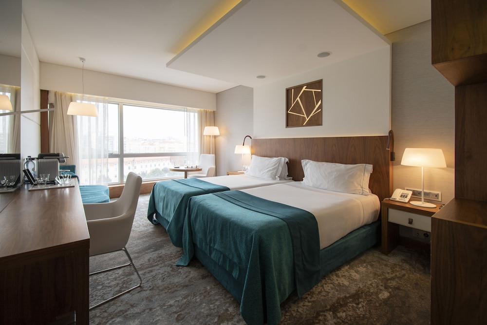 Habitación Premium con 2 camas individuales del hotel Epic Sana Lisboa. Foto 1