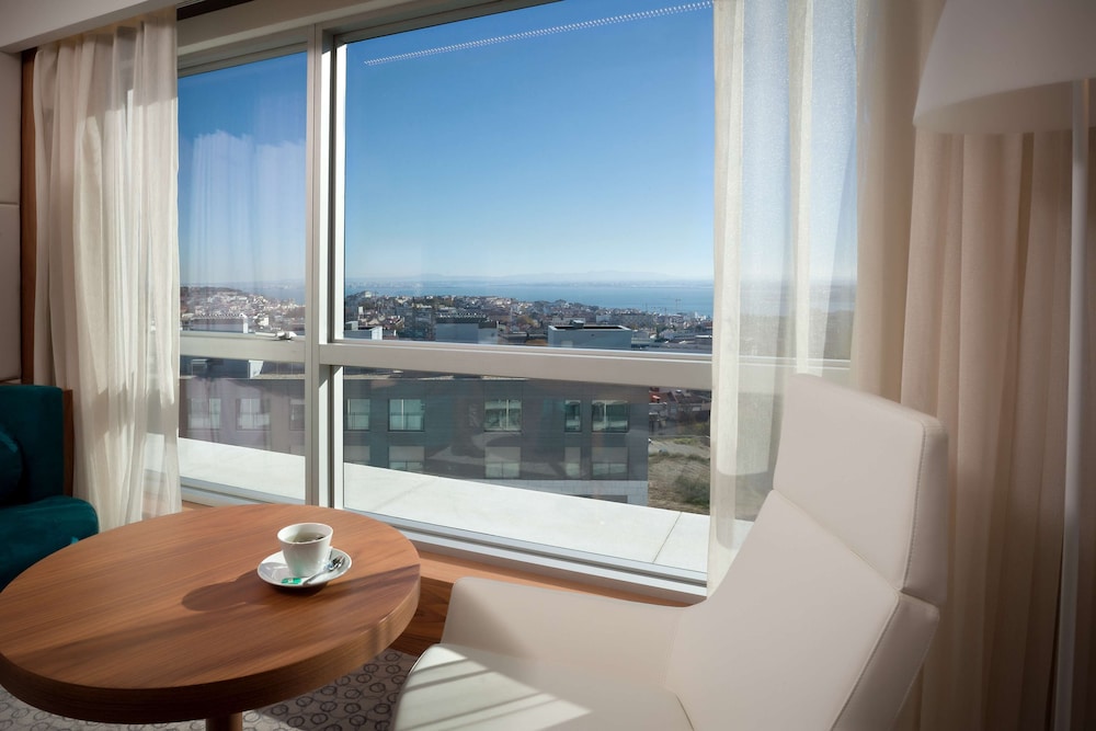 Habitación Premium con 2 camas individuales del hotel Epic Sana Lisboa. Foto 4