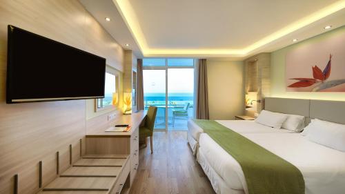 Habitación Doble con vistas al mar - 2 camas del hotel Bull Costa Canaria and Spa - Adults Only. Foto 4