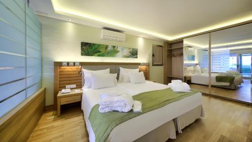 Suite con vistas al mar del hotel Bull Costa Canaria and Spa - Adults Only. Foto 4