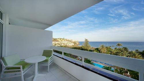 Habitación Doble con vistas al mar - 2 camas del hotel Bull Costa Canaria and Spa - Adults Only. Foto 1