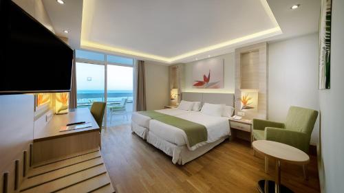 Habitación Doble con vistas al mar - 2 camas del hotel Bull Costa Canaria and Spa - Adults Only. Foto 5