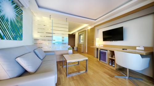 Suite con vistas al mar del hotel Bull Costa Canaria and Spa - Adults Only. Foto 5