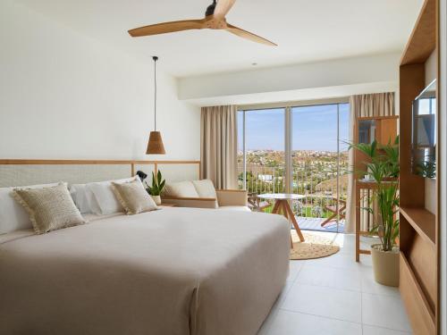 Habitación doble Vista Montaña Balcón o Terraza Vista ciudad Premium del hotel Paradisus by Meliá Gran Canaria. Foto 4