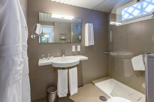 Habitación Doble Estándar del hotel Corallium Beach By Lopesan Hotels - Adults Only. Foto 1