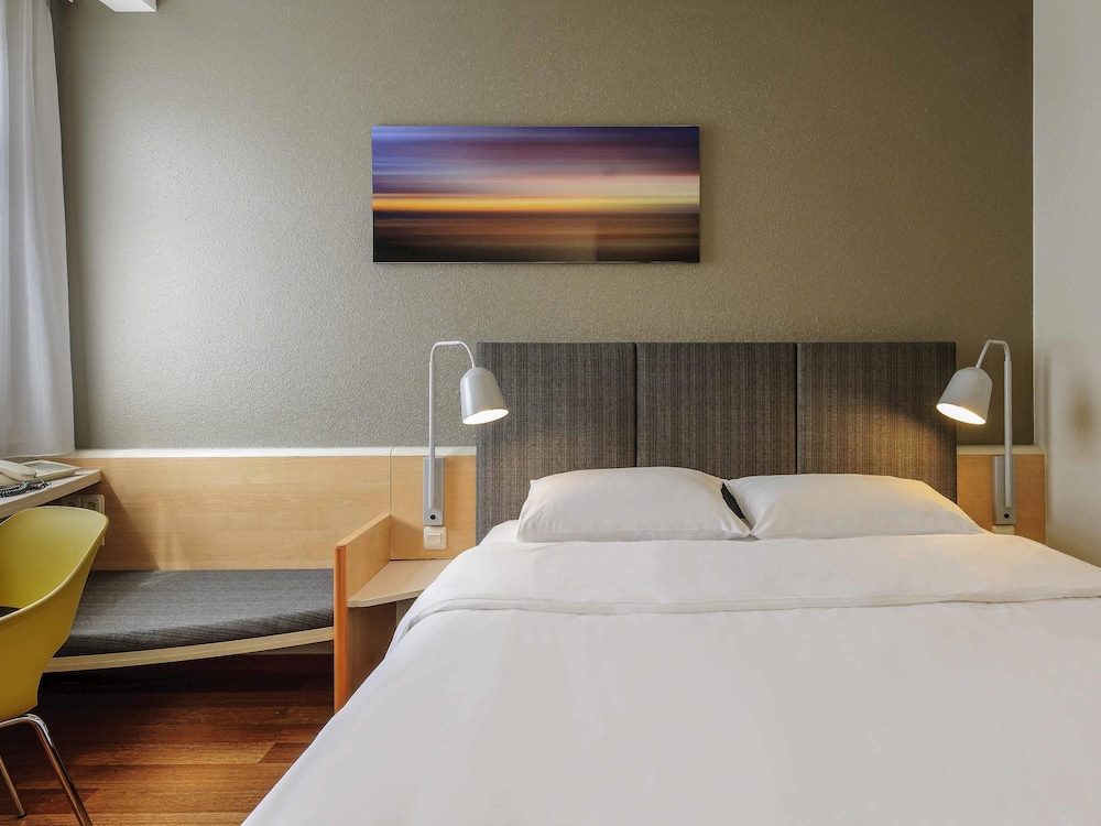 Habitación con 1 cama doble (160 x 200 cm), nuevo concepto de descanso del hotel Ibis Frankfurt Messe West