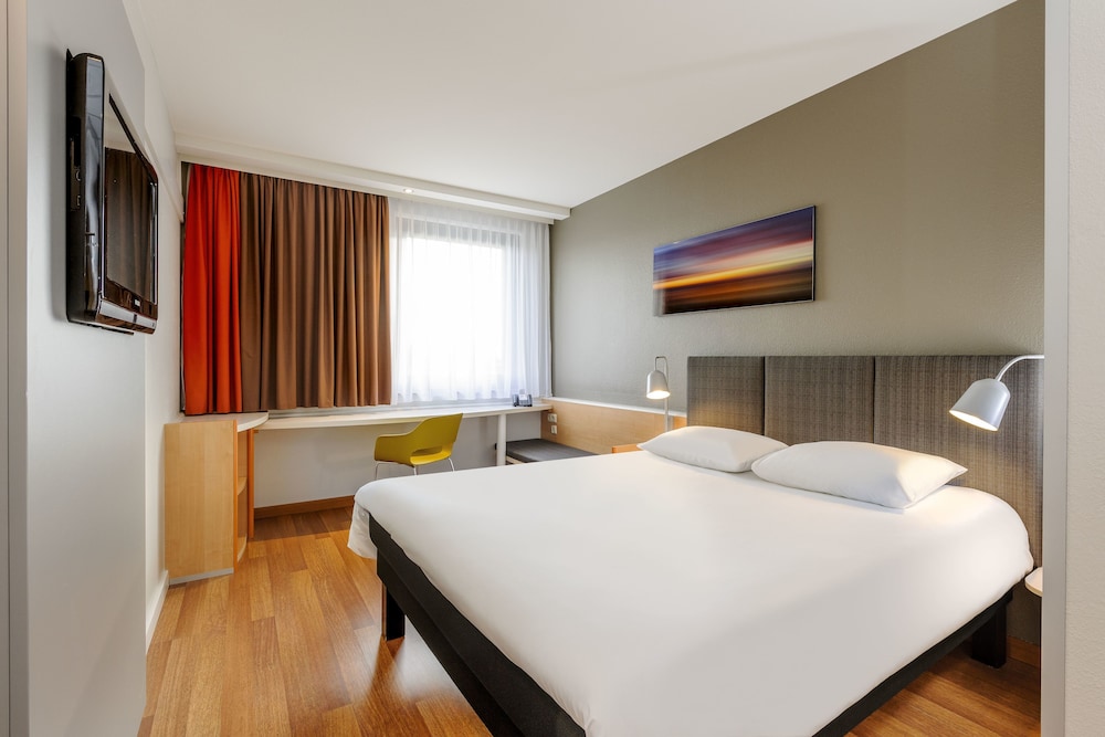 Habitación con 1 cama doble (160 x 200 cm), nuevo concepto de descanso del hotel Ibis Frankfurt Messe West. Foto 3