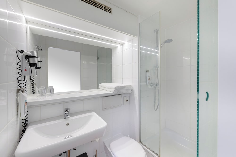 Habitación con 1 cama doble (160 x 200 cm), nuevo concepto de descanso del hotel Ibis Frankfurt Messe West. Foto 10