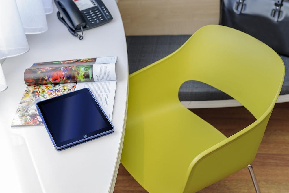 Habitación estándar con dos camas individuales del hotel Ibis Frankfurt Messe West. Foto 4