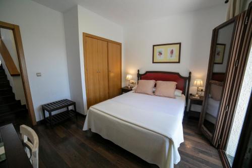 Habitación Doble Deluxe del hotel Villa Turistica De Bubion. Foto 11