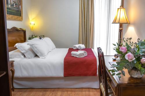 Habitación Doble Deluxe - 2 camas del hotel Reina Cristina. Foto 4
