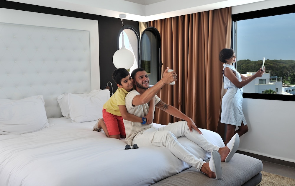 HABITACIÓN FAMILIAR, 1 Cama King Size, 2 Camas Literas del hotel Pullman Mazagan Royal Golf And Spa. Foto 1