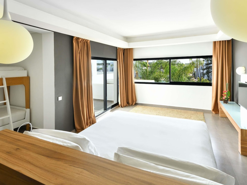 HABITACIÓN FAMILIAR, 1 Cama King Size, 2 Camas Literas del hotel Pullman Mazagan Royal Golf And Spa. Foto 4