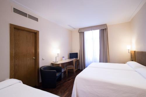 Habitación Triple del hotel Inglaterra. Foto 2
