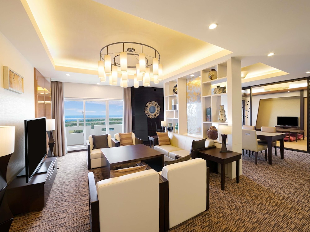 Suite Ejecutiva, estilo japonés - occidental con 2 camas individuales, vistas al mar del hotel Grand Mercure Okinawa Cape Zanpa Resort