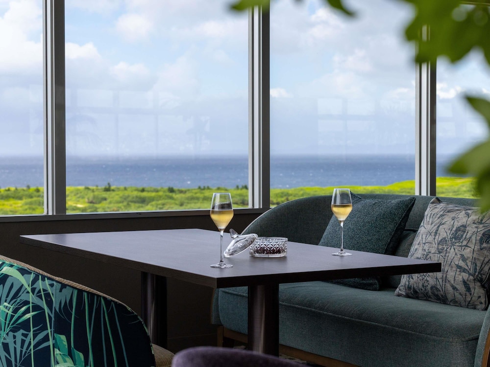 Suite Ejecutiva con 4 camas individuales, 2 dormitorios, vistas al mar del hotel Grand Mercure Okinawa Cape Zanpa Resort. Foto 4